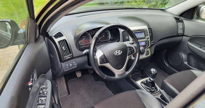 Hyundai I30 cena 22900 przebieg: 125000, rok produkcji 2011 z Tłuszcz małe 497